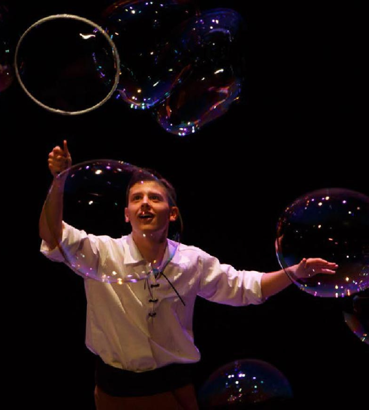 Antzerkia eta xaboi-burbuilak