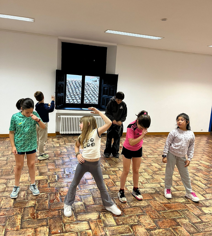 Exhibición del alumnado de los talleres de Danza